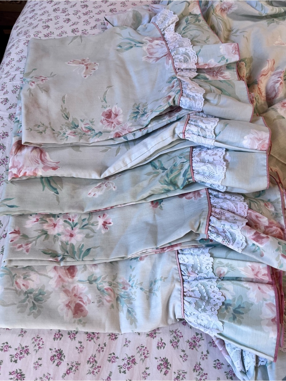 Vintage J.P. Steven’s Floral ruffled Lace Full Sheet Set
